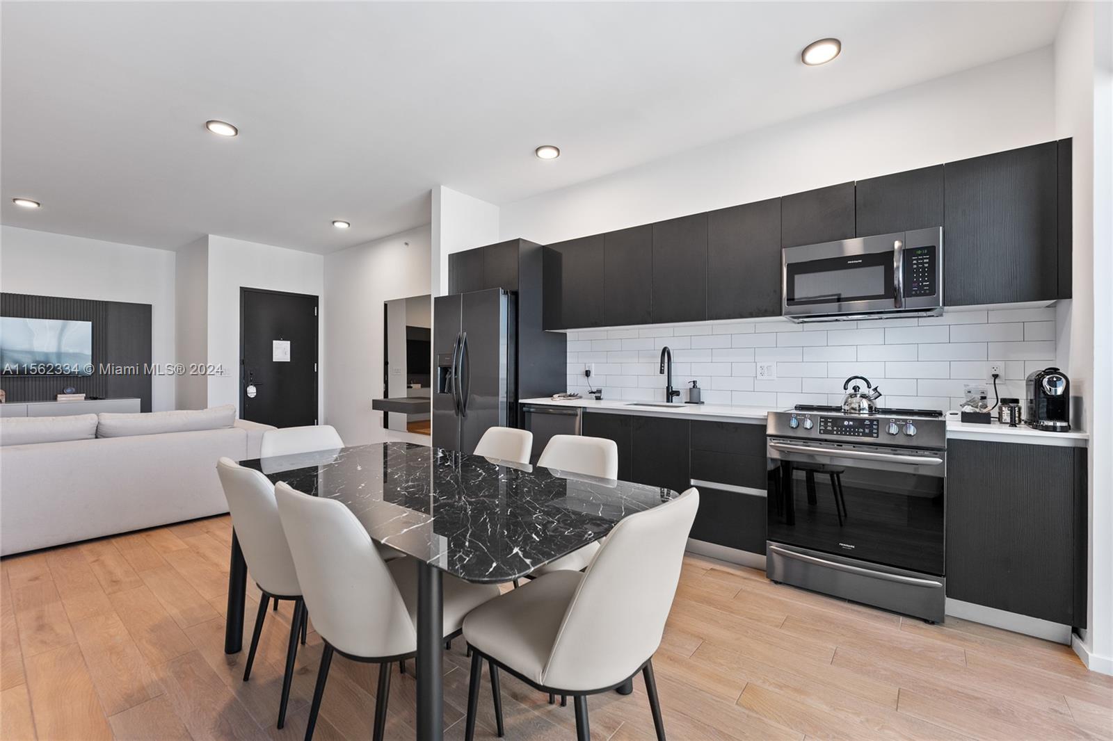 398 NE 5th St 3901, Miami, Florida 33132, 3 Bedrooms Bedrooms, ,3 BathroomsBathrooms,Residential,For Sale,398 NE 5th St 3901,A11562334