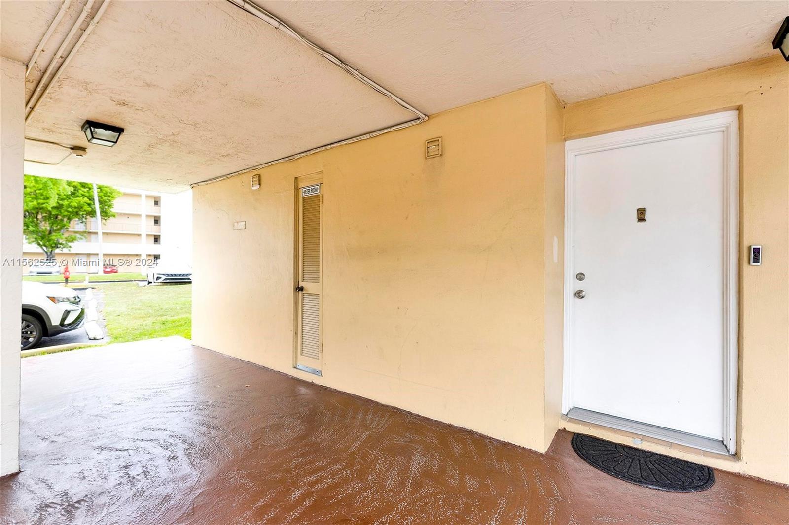 8810 Fontainebleau Blvd 101, Miami, Florida 33172, 1 Bedroom Bedrooms, ,1 BathroomBathrooms,Residential,For Sale,8810 Fontainebleau Blvd 101,A11562525