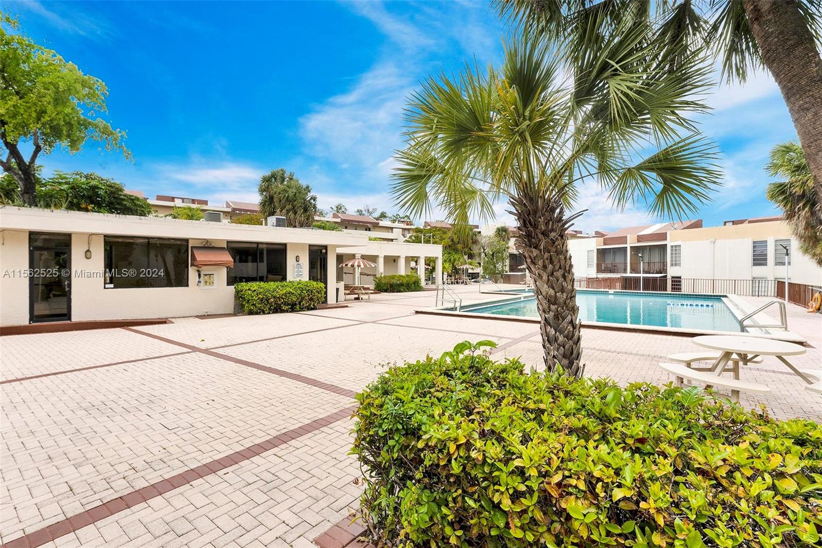 8810 Fontainebleau Blvd 101, Miami, Florida 33172, 1 Bedroom Bedrooms, ,1 BathroomBathrooms,Residential,For Sale,8810 Fontainebleau Blvd 101,A11562525