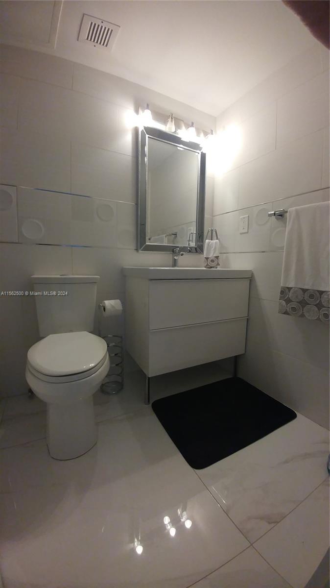 2501 S Ocean Dr L04, Hollywood, Florida 33019, 1 Bedroom Bedrooms, ,1 BathroomBathrooms,Residential,For Sale,2501 S Ocean Dr L04,A11562500