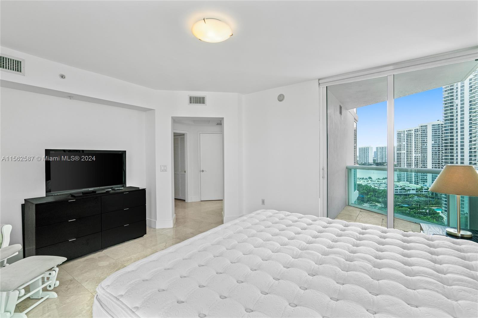 19400 Turnberry Way 1731, Aventura, Florida 33180, 2 Bedrooms Bedrooms, ,3 BathroomsBathrooms,Residential,For Sale,19400 Turnberry Way 1731,A11562587