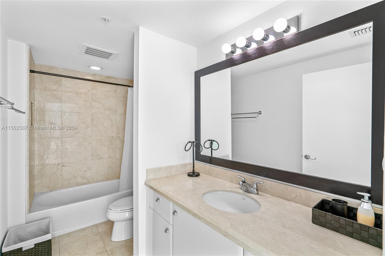 19400 Turnberry Way 1731, Aventura, Florida 33180, 2 Bedrooms Bedrooms, ,3 BathroomsBathrooms,Residential,For Sale,19400 Turnberry Way 1731,A11562587