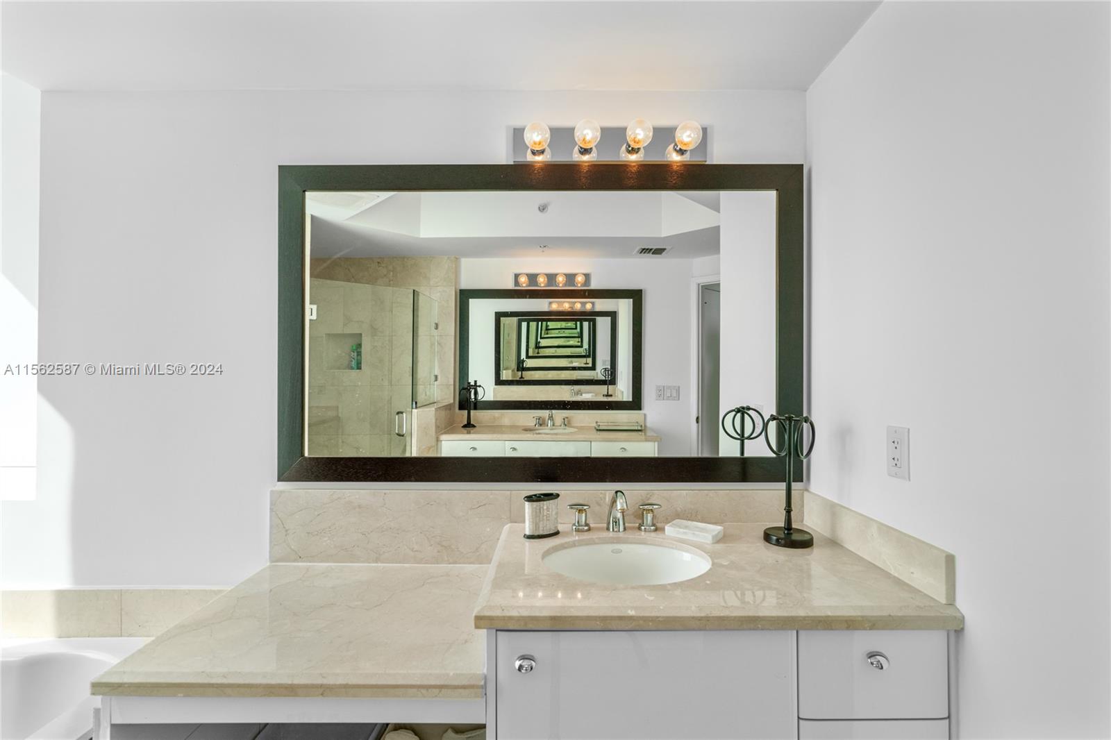 19400 Turnberry Way 1731, Aventura, Florida 33180, 2 Bedrooms Bedrooms, ,3 BathroomsBathrooms,Residential,For Sale,19400 Turnberry Way 1731,A11562587