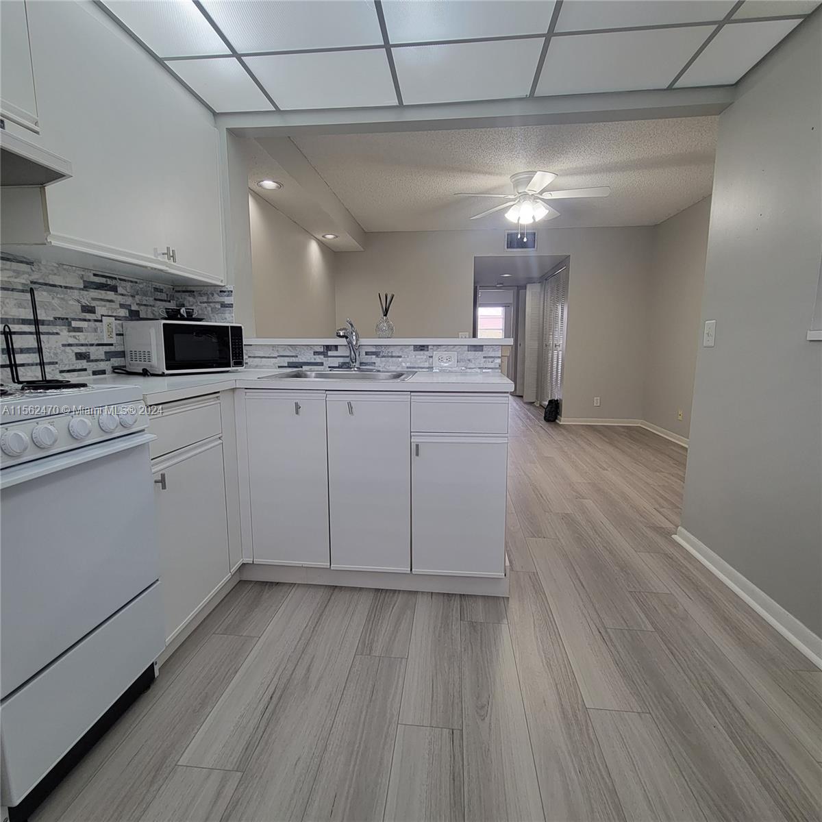1351 SW 125th Ave 410S, Pembroke Pines, Florida 33027, 1 Bedroom Bedrooms, ,1 BathroomBathrooms,Residentiallease,For Rent,1351 SW 125th Ave 410S,A11562470