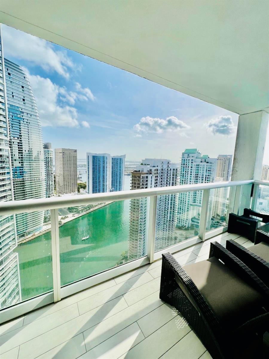 Furnished 2 bedrooms Den, 2 bathrooms corner unit at Icon Brickel. At most desired line in tower 2, it offers amazing open views of Miami Beach and Key Biscayne. Tastefully complete furnished, Icon Brickell features world-class amenities, infinity Olympic pool, ultra luxurious fu service spa, 24hrs concierge, security, and valet, fantastic dining restaurants on site, with world renowned Cipriani restaurant and Cantina la Veinte. In the heart of the financial district, walking distance to Brickell City Center, access to major highway, 15 minutes from airport and Miami Beach.