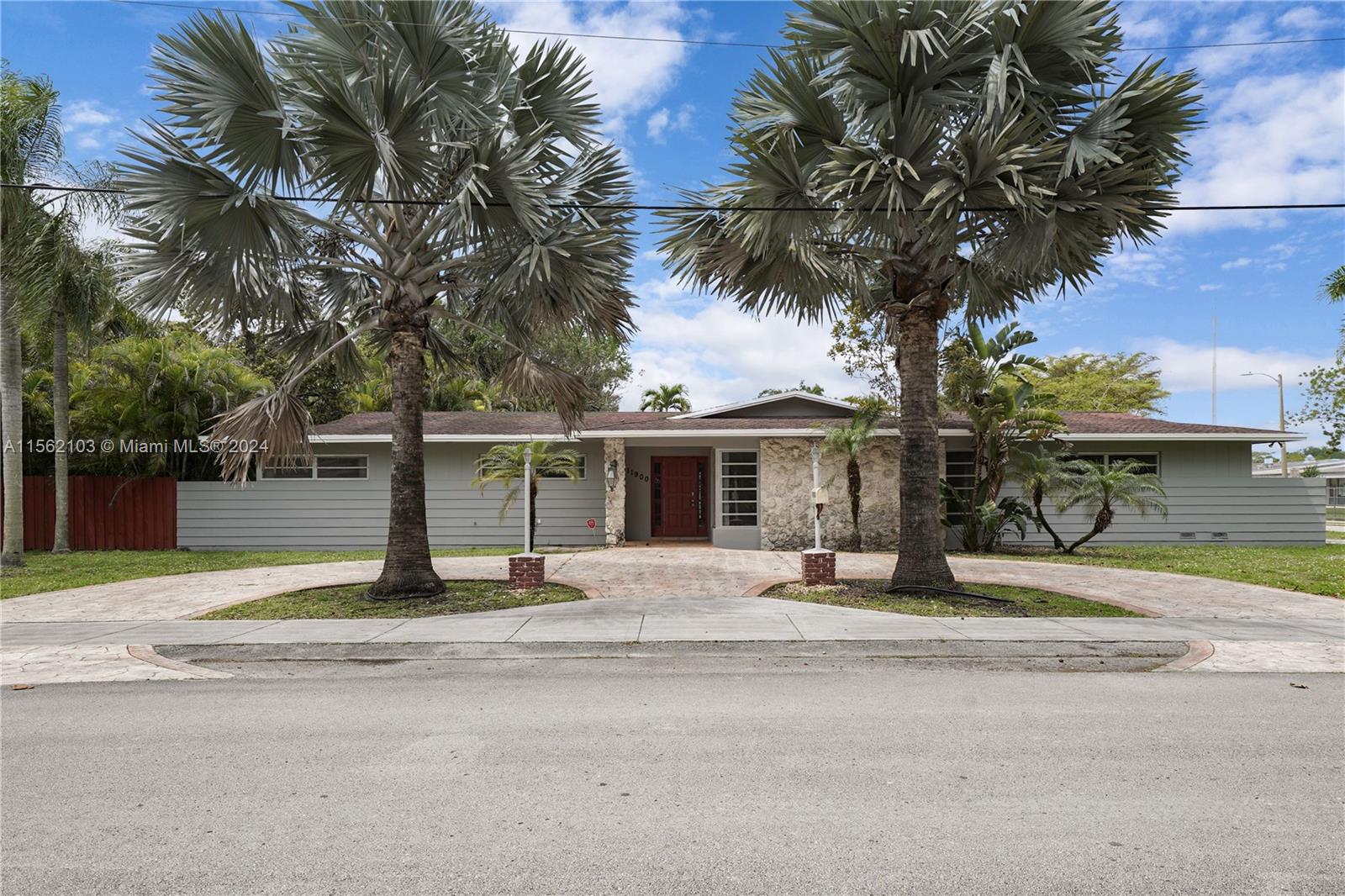 11900 SW 84th Ave  For Sale A11562103, FL
