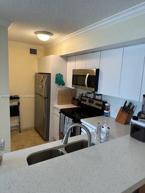 11155 SW 5th Pl 205, Pembroke Pines, Florida 33025, 2 Bedrooms Bedrooms, ,1 BathroomBathrooms,Residentiallease,For Rent,11155 SW 5th Pl 205,A11562661