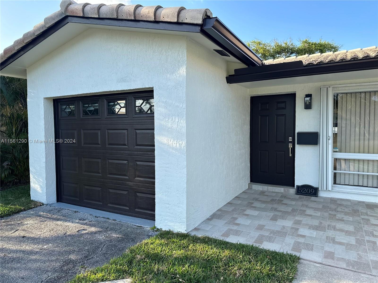 5209 Cleveland St, Hollywood, Florida 33021, 3 Bedrooms Bedrooms, ,2 BathroomsBathrooms,Residentiallease,For Rent,5209 Cleveland St,A11561290