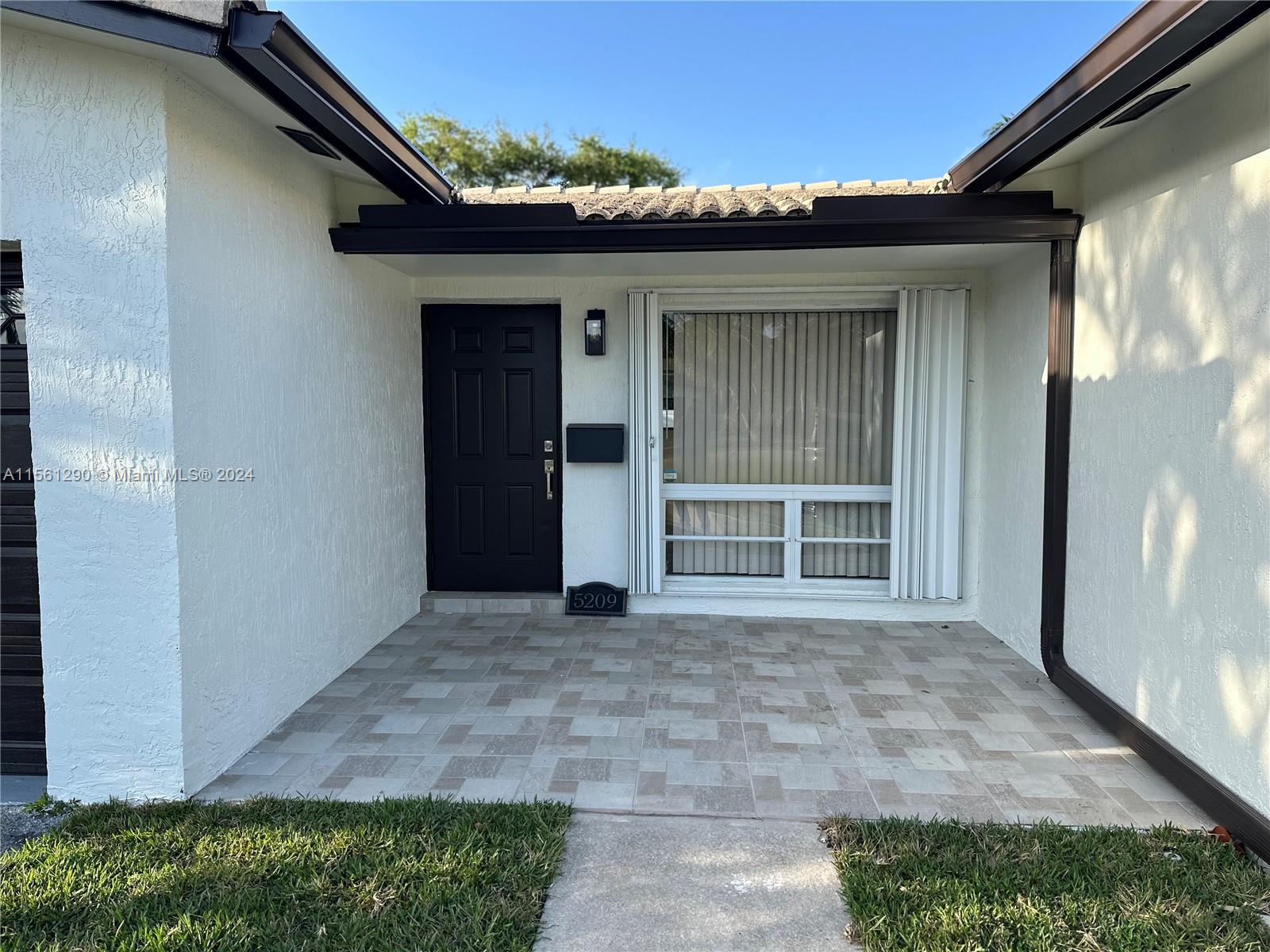 5209 Cleveland St, Hollywood, Florida 33021, 3 Bedrooms Bedrooms, ,2 BathroomsBathrooms,Residentiallease,For Rent,5209 Cleveland St,A11561290