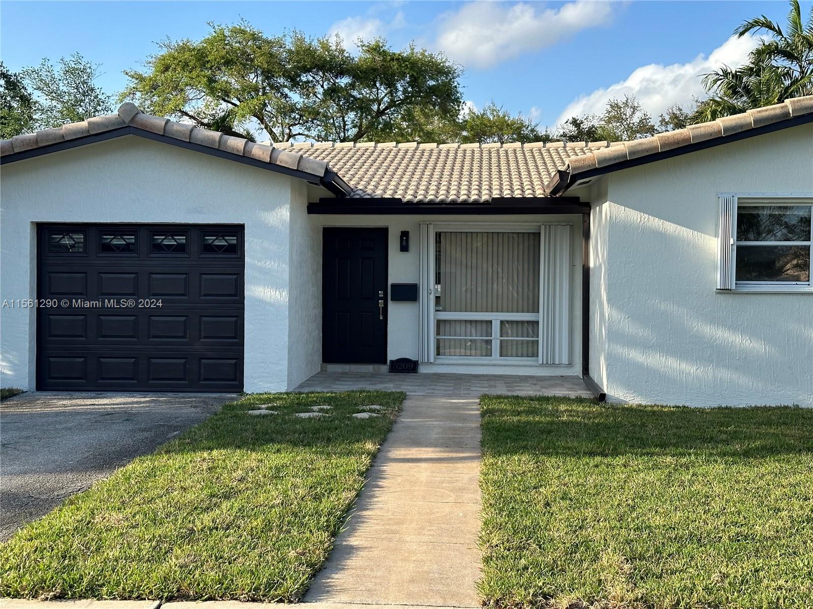 5209 Cleveland St, Hollywood, Florida 33021, 3 Bedrooms Bedrooms, ,2 BathroomsBathrooms,Residentiallease,For Rent,5209 Cleveland St,A11561290