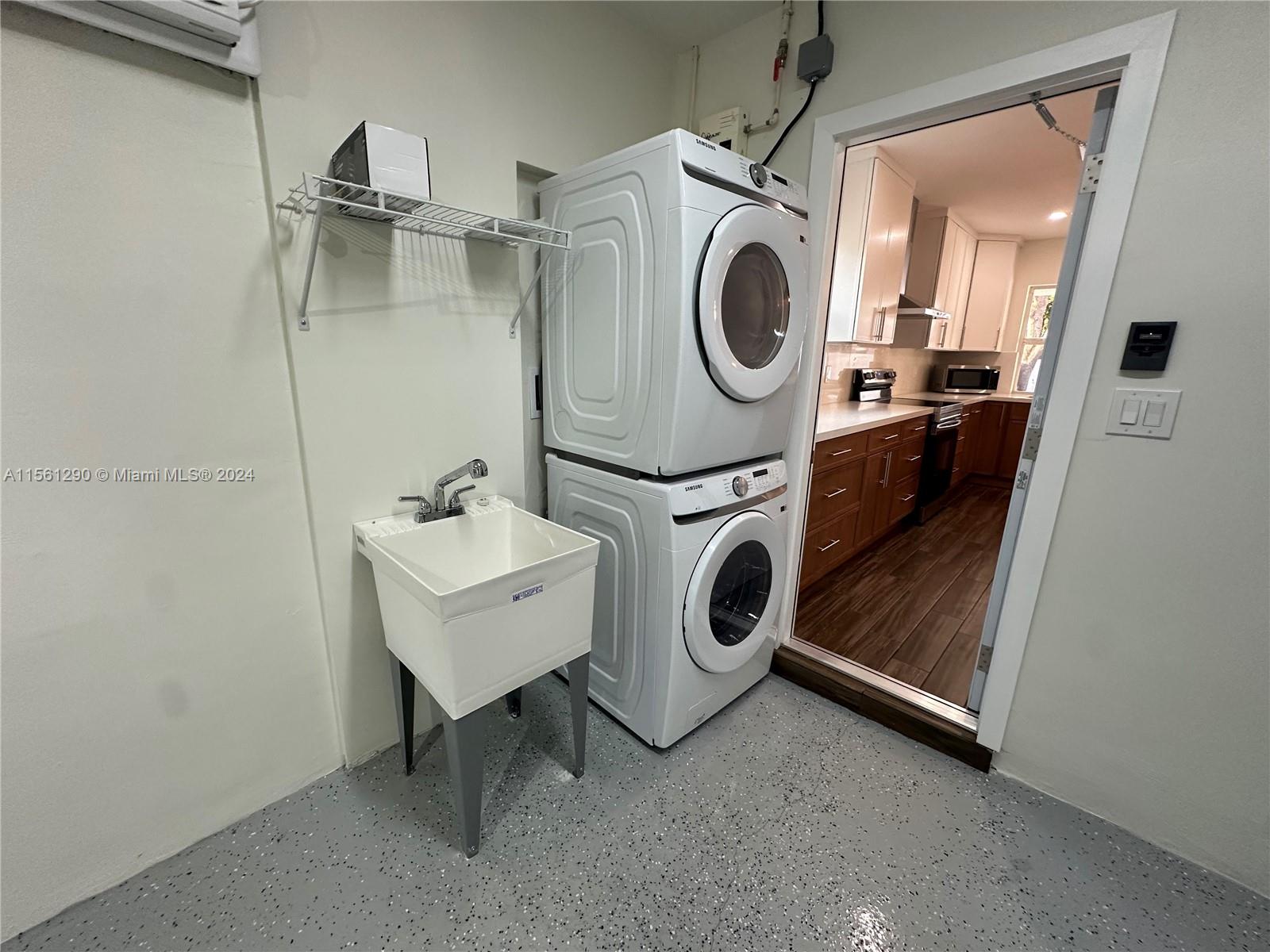 5209 Cleveland St, Hollywood, Florida 33021, 3 Bedrooms Bedrooms, ,2 BathroomsBathrooms,Residentiallease,For Rent,5209 Cleveland St,A11561290