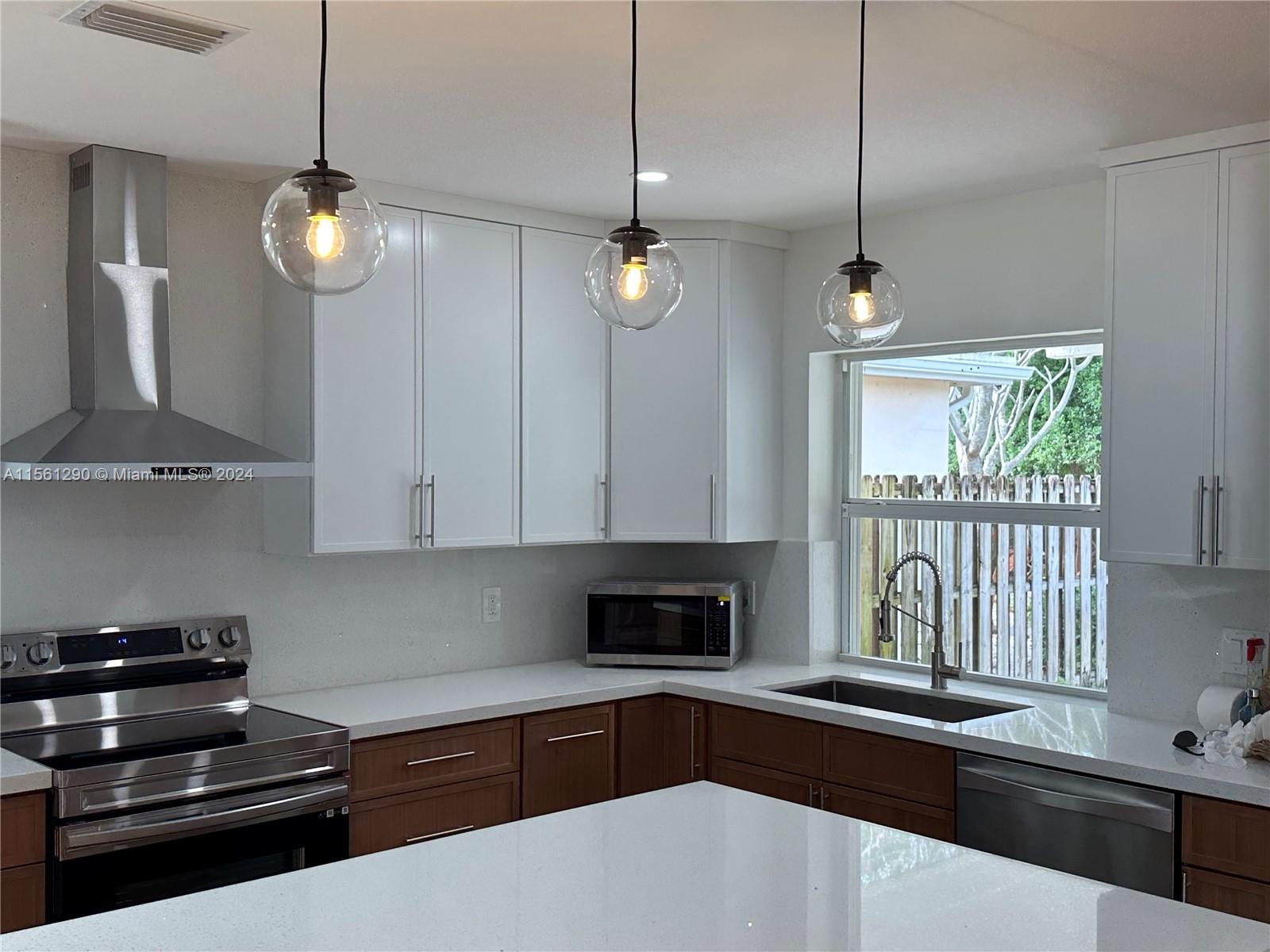 5209 Cleveland St, Hollywood, Florida 33021, 3 Bedrooms Bedrooms, ,2 BathroomsBathrooms,Residentiallease,For Rent,5209 Cleveland St,A11561290