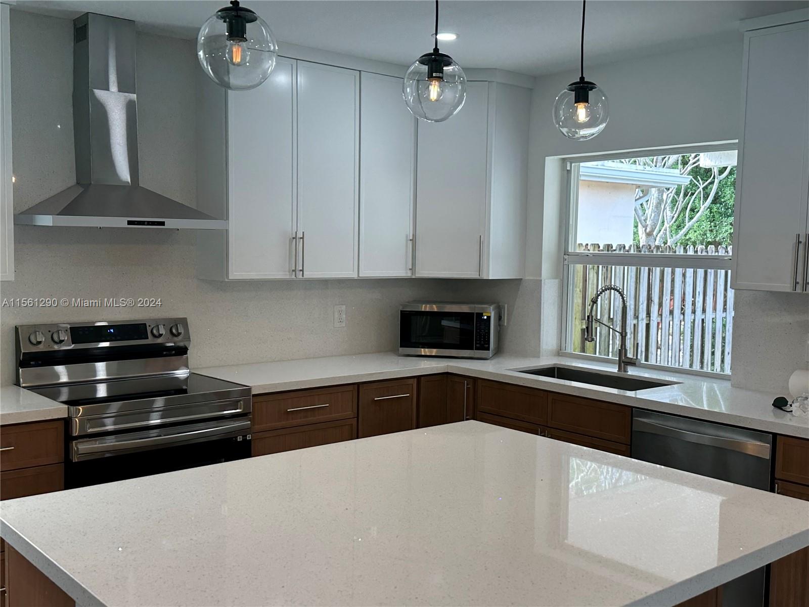 5209 Cleveland St, Hollywood, Florida 33021, 3 Bedrooms Bedrooms, ,2 BathroomsBathrooms,Residentiallease,For Rent,5209 Cleveland St,A11561290