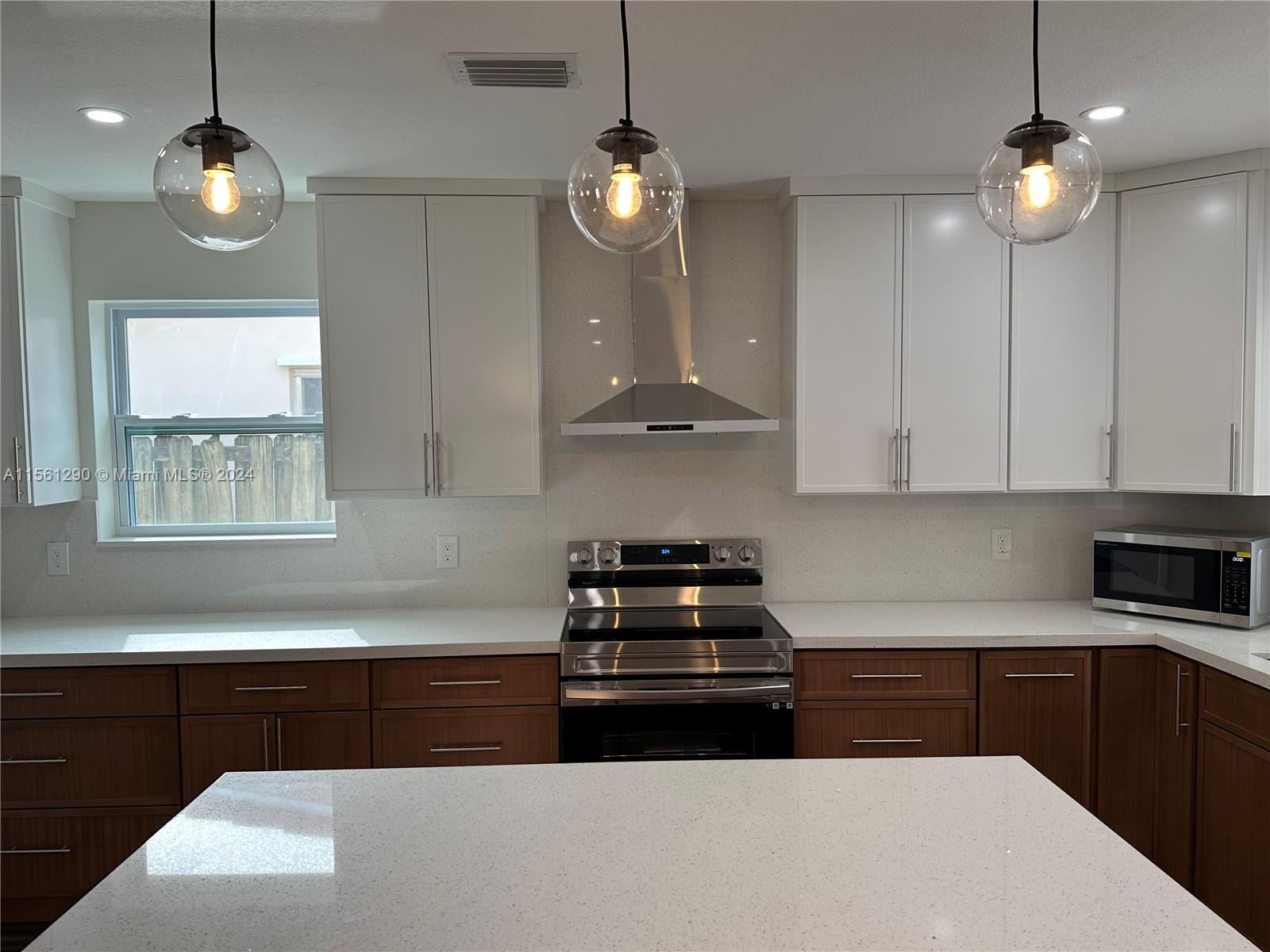 5209 Cleveland St, Hollywood, Florida 33021, 3 Bedrooms Bedrooms, ,2 BathroomsBathrooms,Residentiallease,For Rent,5209 Cleveland St,A11561290