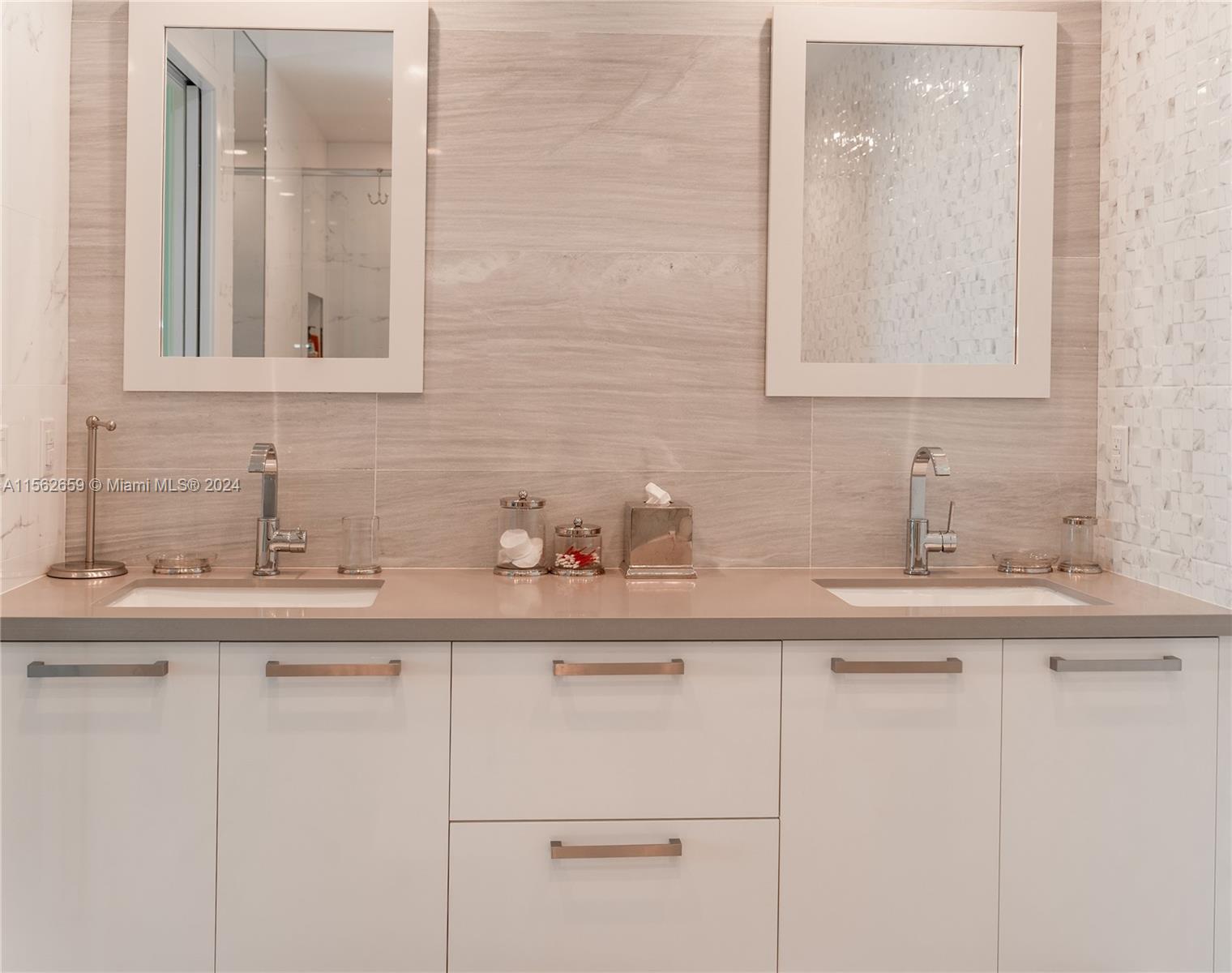 Miami Beach, Florida 33140, 3 Bedrooms Bedrooms, ,3 BathroomsBathrooms,Residential,For Sale,A11562659