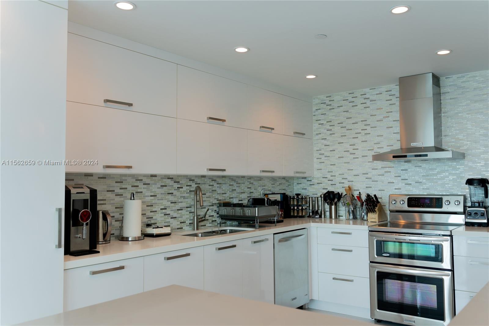 Miami Beach, Florida 33140, 3 Bedrooms Bedrooms, ,3 BathroomsBathrooms,Residential,For Sale,A11562659