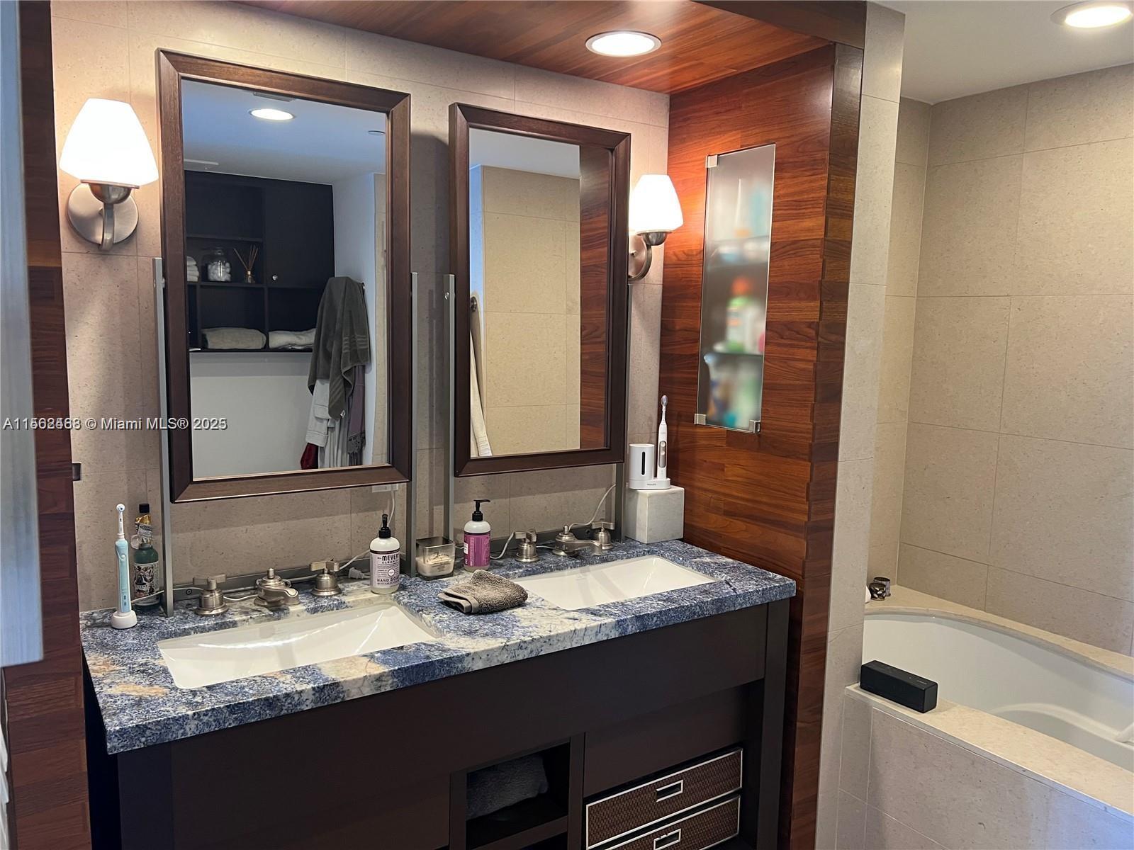 6799 Collins Ave 1501, Miami Beach, Florida 33141, 1 Bedroom Bedrooms, ,1 BathroomBathrooms,Residentiallease,For Rent,6799 Collins Ave 1501,A11562468