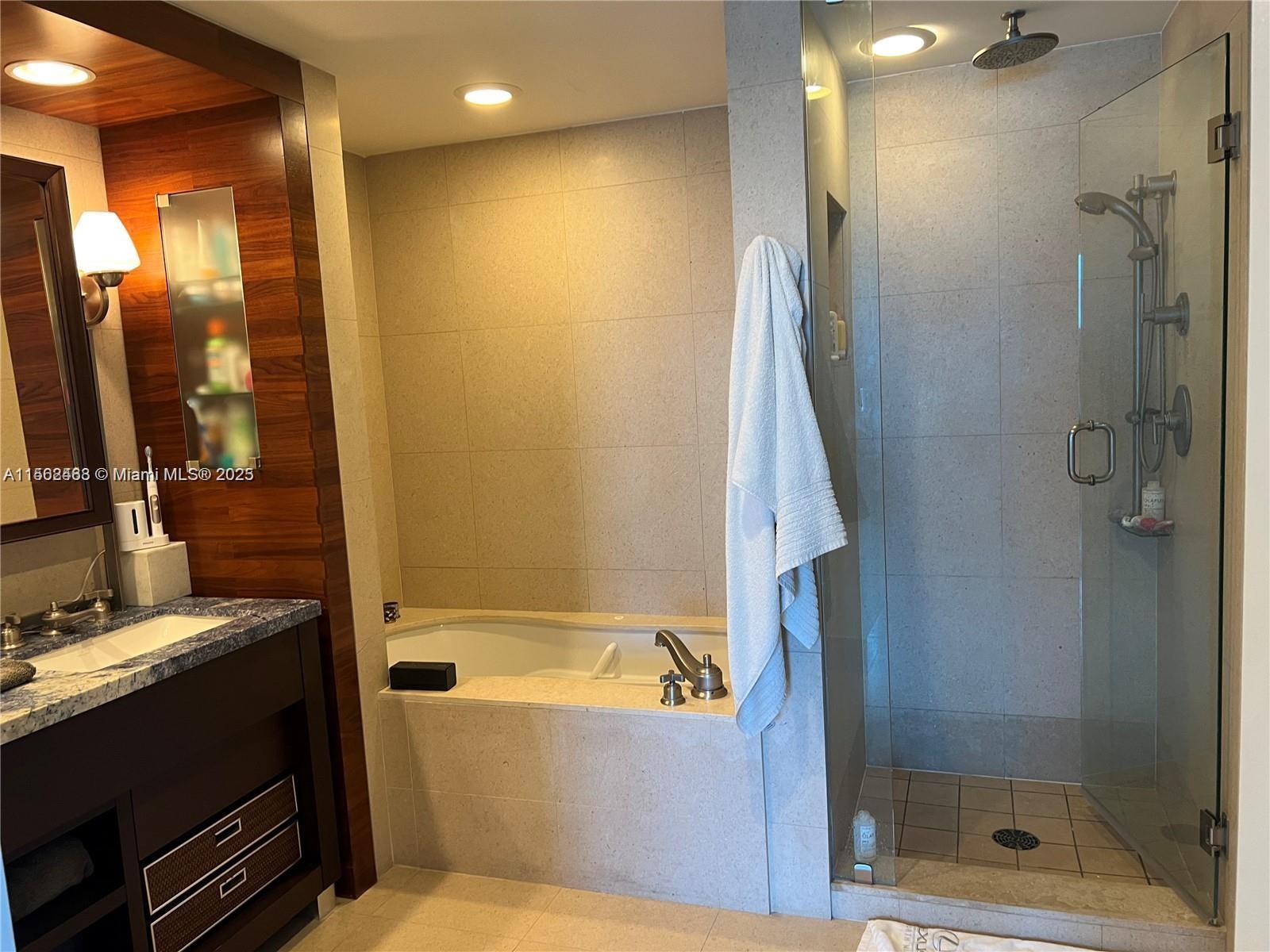 6799 Collins Ave 1501, Miami Beach, Florida 33141, 1 Bedroom Bedrooms, ,1 BathroomBathrooms,Residentiallease,For Rent,6799 Collins Ave 1501,A11562468