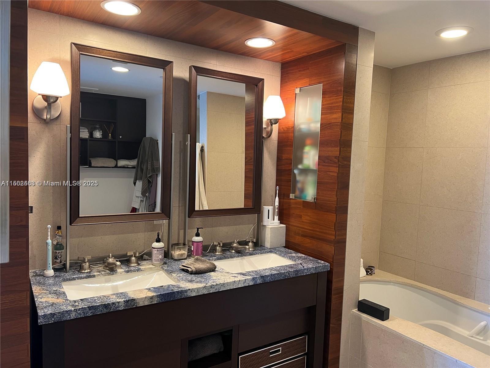 6799 Collins Ave 1501, Miami Beach, Florida 33141, 1 Bedroom Bedrooms, ,1 BathroomBathrooms,Residentiallease,For Rent,6799 Collins Ave 1501,A11562468