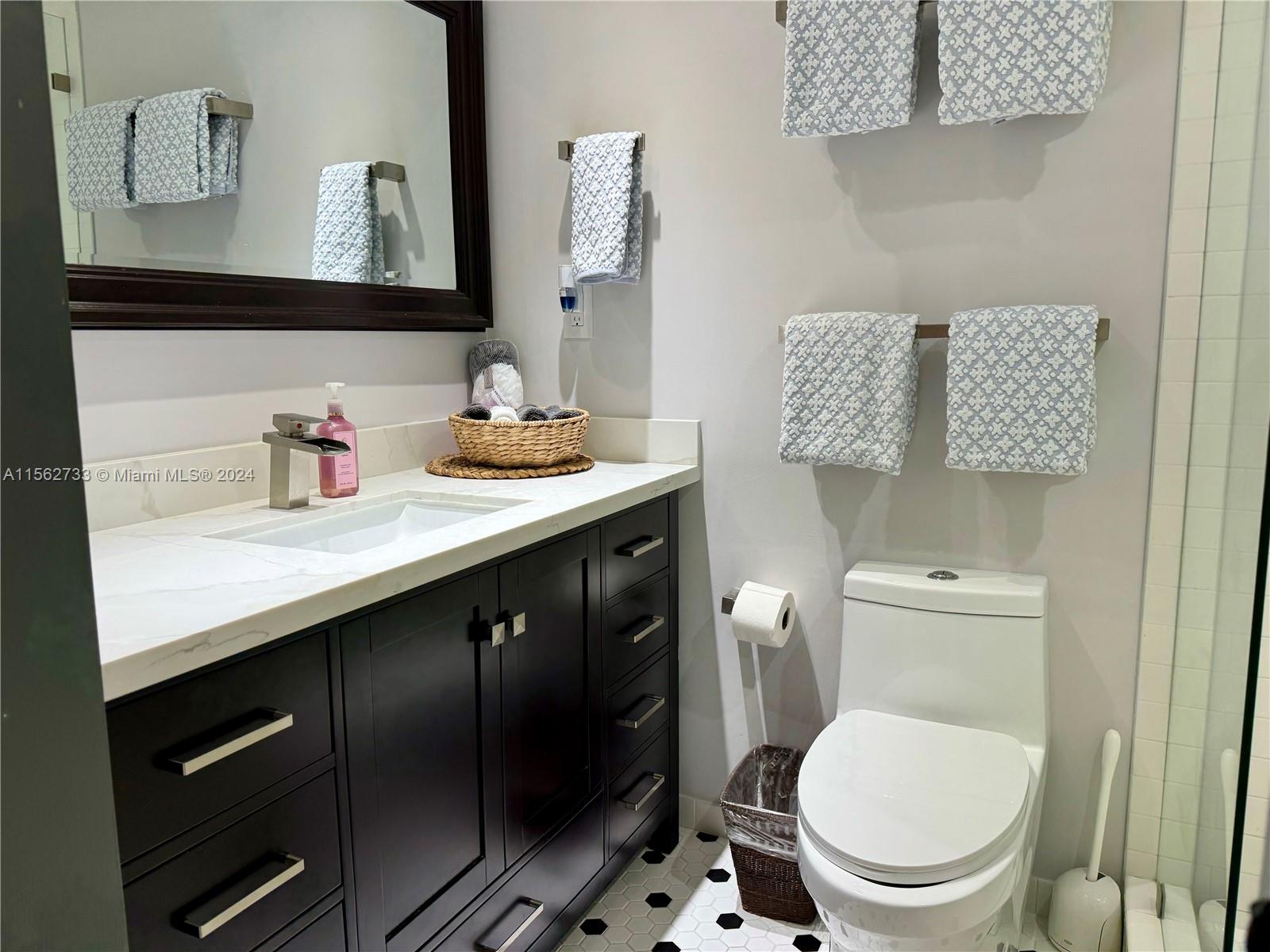 5401 Collins Ave 622, Miami Beach, Florida 33140, 1 Bedroom Bedrooms, ,1 BathroomBathrooms,Residential,For Sale,5401 Collins Ave 622,A11562733