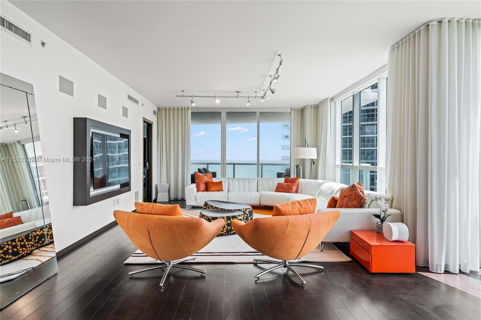 3801 Collins Ave 1601, Miami Beach, Florida 33140, 3 Bedrooms Bedrooms, ,3 BathroomsBathrooms,Residentiallease,For Rent,3801 Collins Ave 1601,A11562709