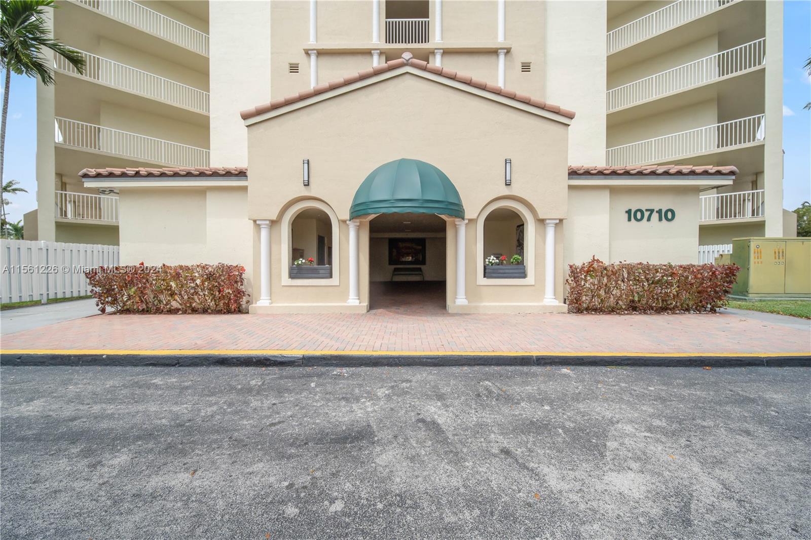 10710 NW 66th St 410, Doral, Florida 33178, 3 Bedrooms Bedrooms, ,2 BathroomsBathrooms,Residential,For Sale,10710 NW 66th St 410,A11561226