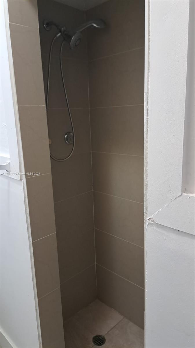 428 NE 82nd St 4E, Miami, Florida 33138, 2 Bedrooms Bedrooms, ,1 BathroomBathrooms,Residentiallease,For Rent,428 NE 82nd St 4E,A11562763