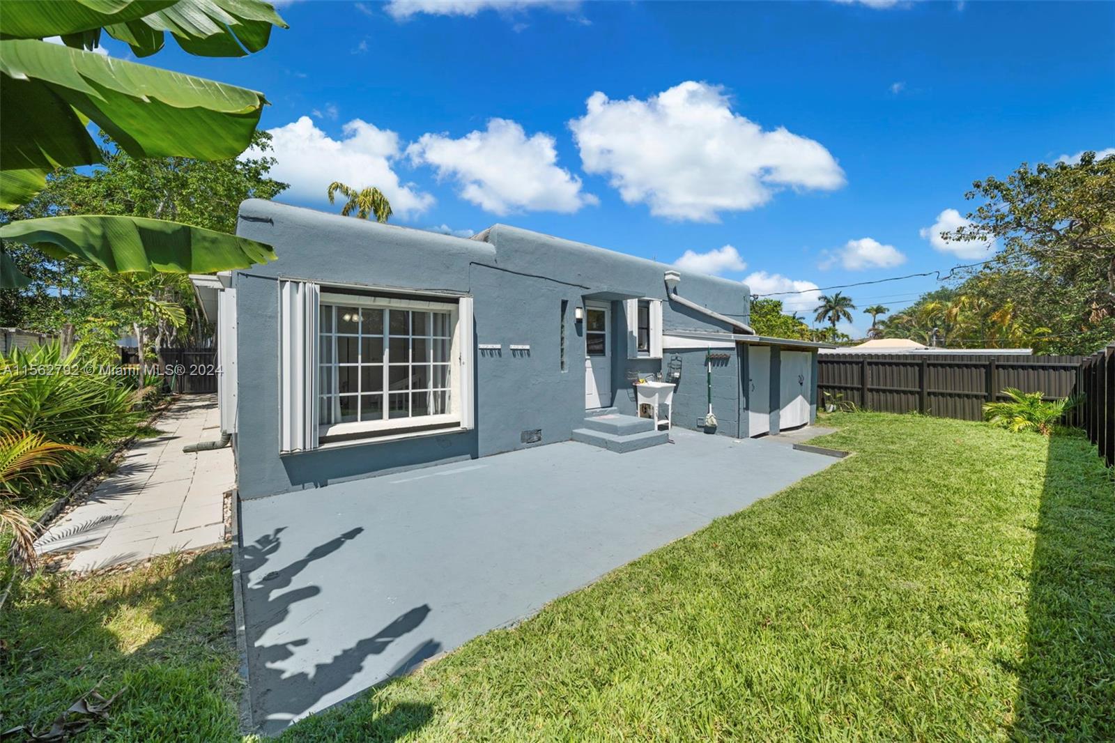 19 NE 3rd St, Dania Beach, Florida 33004, 3 Bedrooms Bedrooms, ,2 BathroomsBathrooms,Residential,For Sale,19 NE 3rd St,A11562792