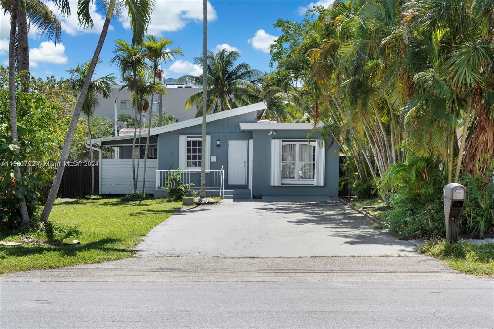 19 NE 3rd St, Dania Beach, Florida 33004, 3 Bedrooms Bedrooms, ,2 BathroomsBathrooms,Residential,For Sale,19 NE 3rd St,A11562792