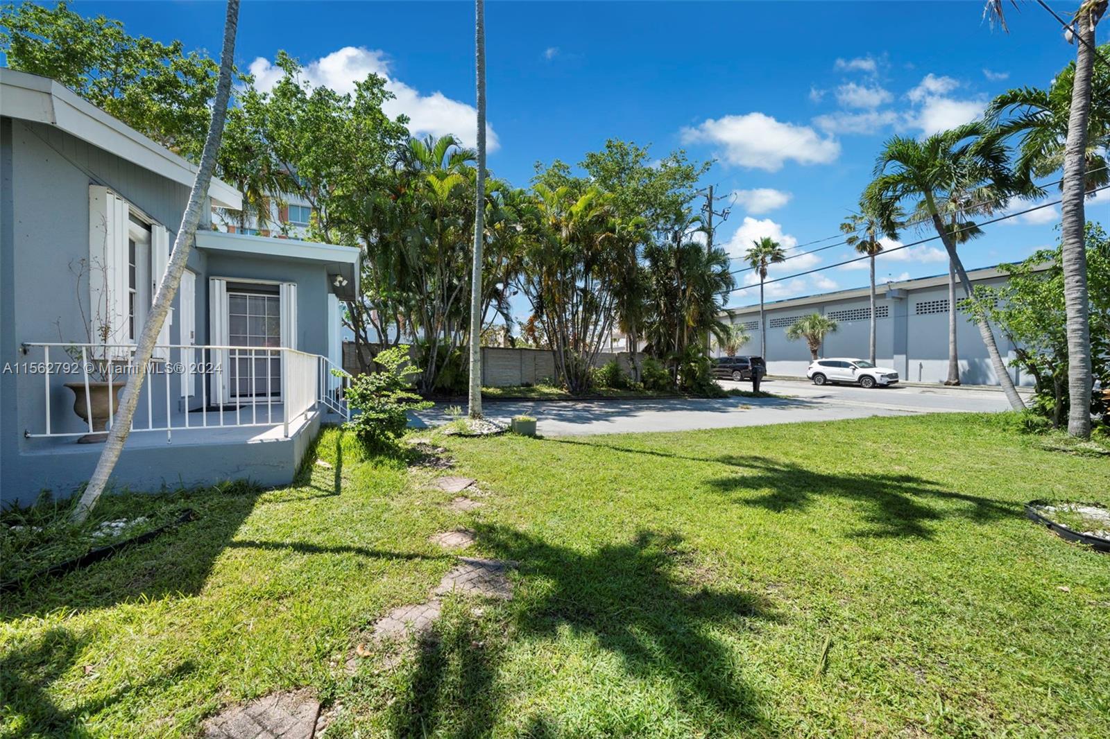 19 NE 3rd St, Dania Beach, Florida 33004, 3 Bedrooms Bedrooms, ,2 BathroomsBathrooms,Residential,For Sale,19 NE 3rd St,A11562792
