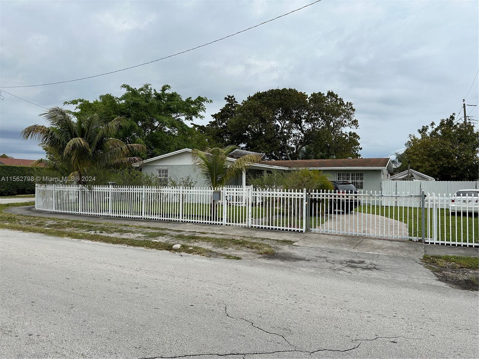 4351 NW 185th St, Miami Gardens, FL 33055