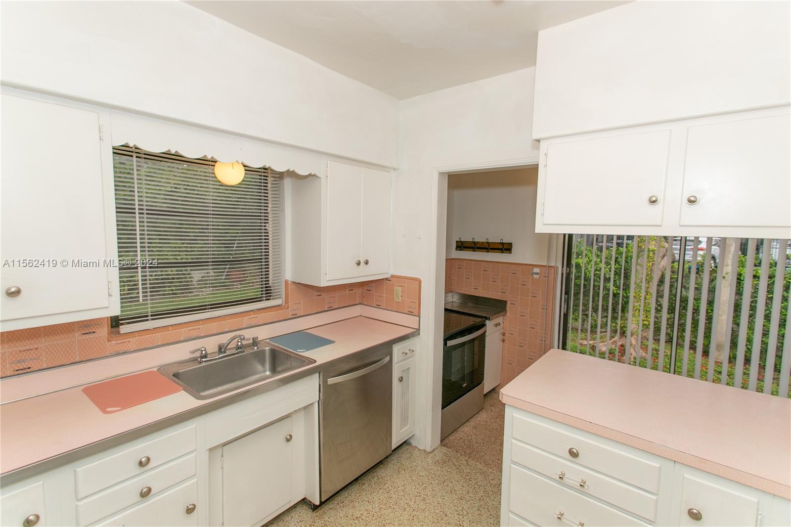 816 Lorca St, Coral Gables, Florida 33134, 2 Bedrooms Bedrooms, ,2 BathroomsBathrooms,Residentiallease,For Rent,816 Lorca St,A11562419
