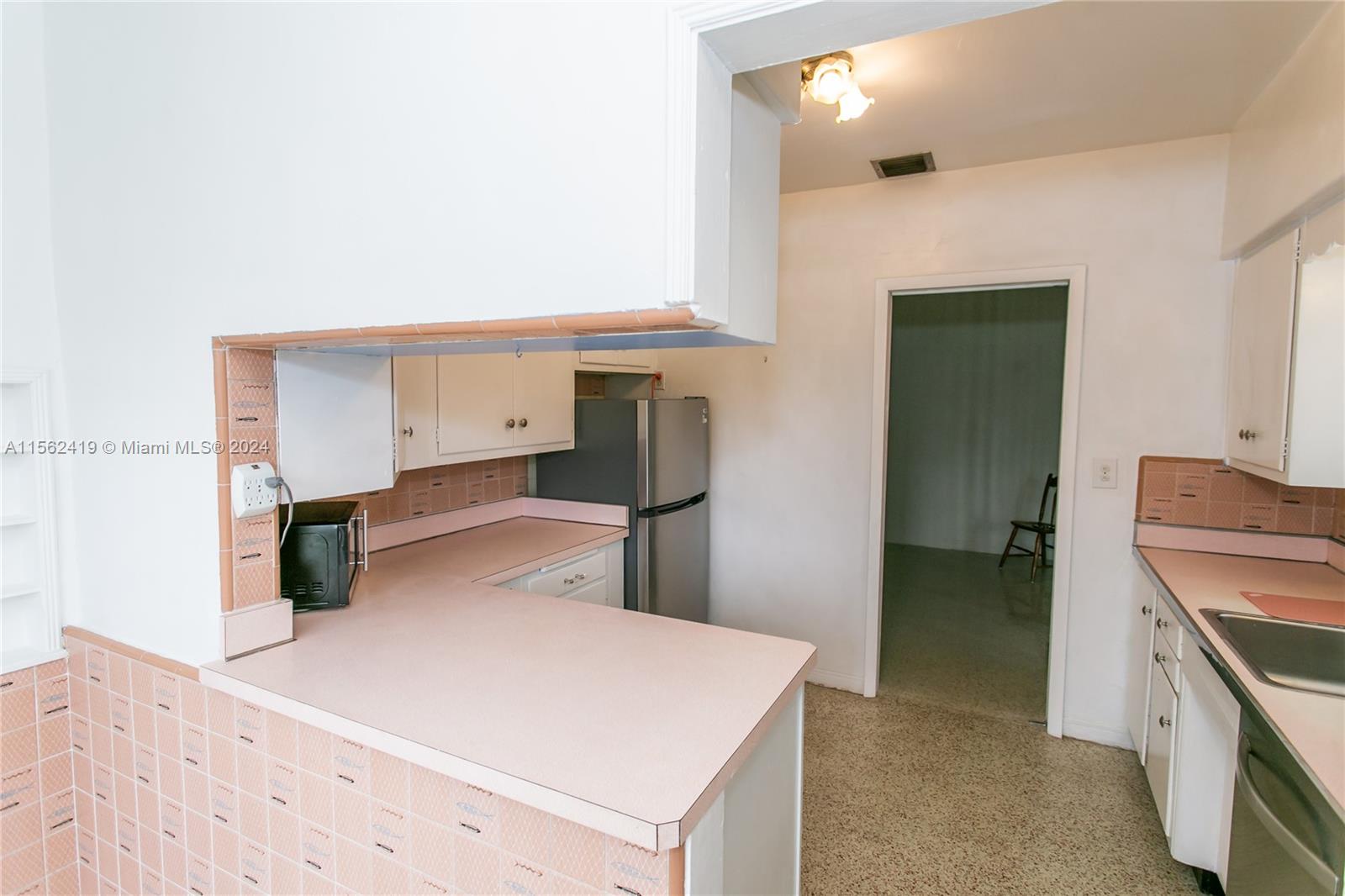 816 Lorca St, Coral Gables, Florida 33134, 2 Bedrooms Bedrooms, ,2 BathroomsBathrooms,Residentiallease,For Rent,816 Lorca St,A11562419