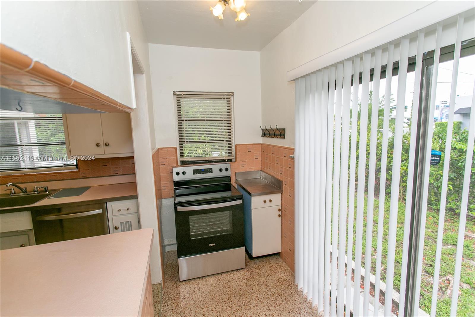 816 Lorca St, Coral Gables, Florida 33134, 2 Bedrooms Bedrooms, ,2 BathroomsBathrooms,Residentiallease,For Rent,816 Lorca St,A11562419