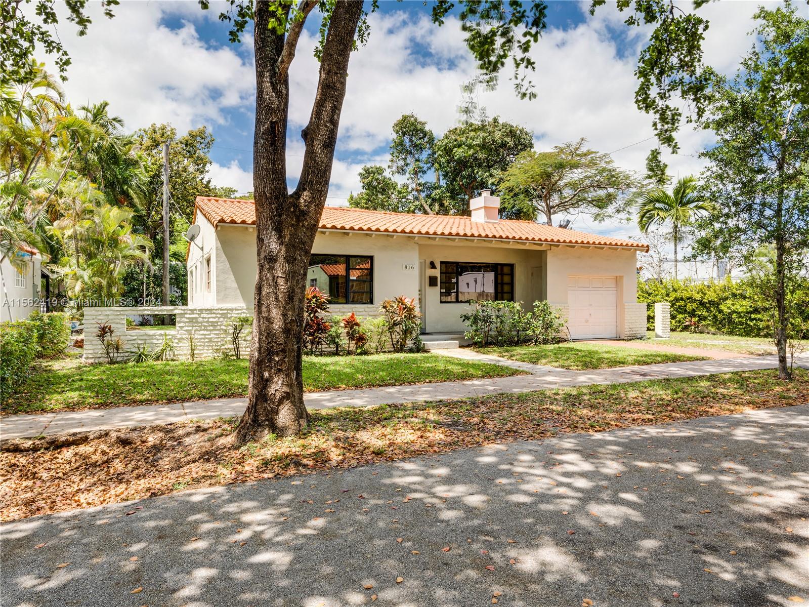 816 Lorca St, Coral Gables, Florida 33134, 2 Bedrooms Bedrooms, ,2 BathroomsBathrooms,Residentiallease,For Rent,816 Lorca St,A11562419