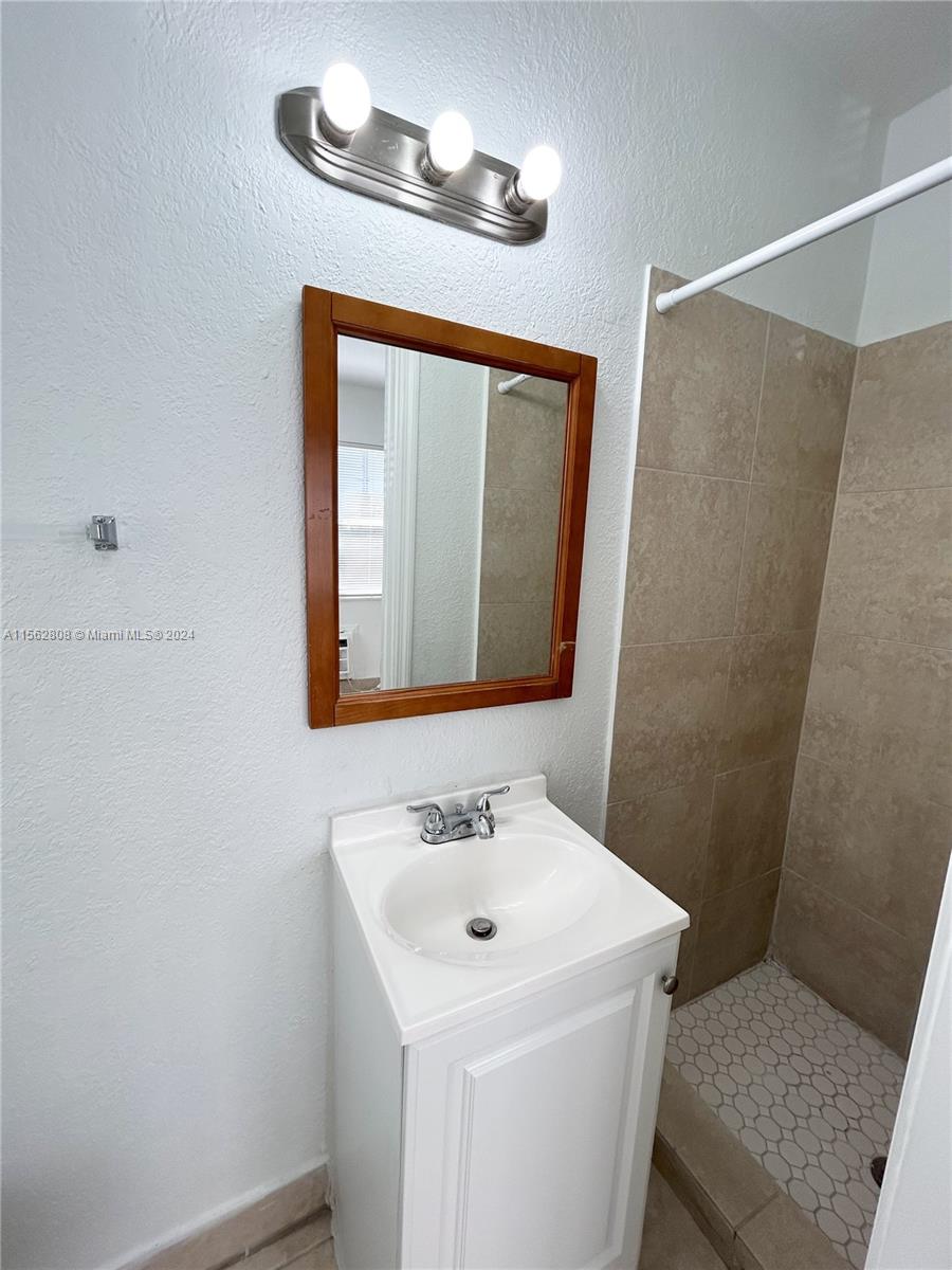 1255 SW 6th St 1, Miami, Florida 33135, ,1 BathroomBathrooms,Residentiallease,For Rent,1255 SW 6th St 1,A11562808