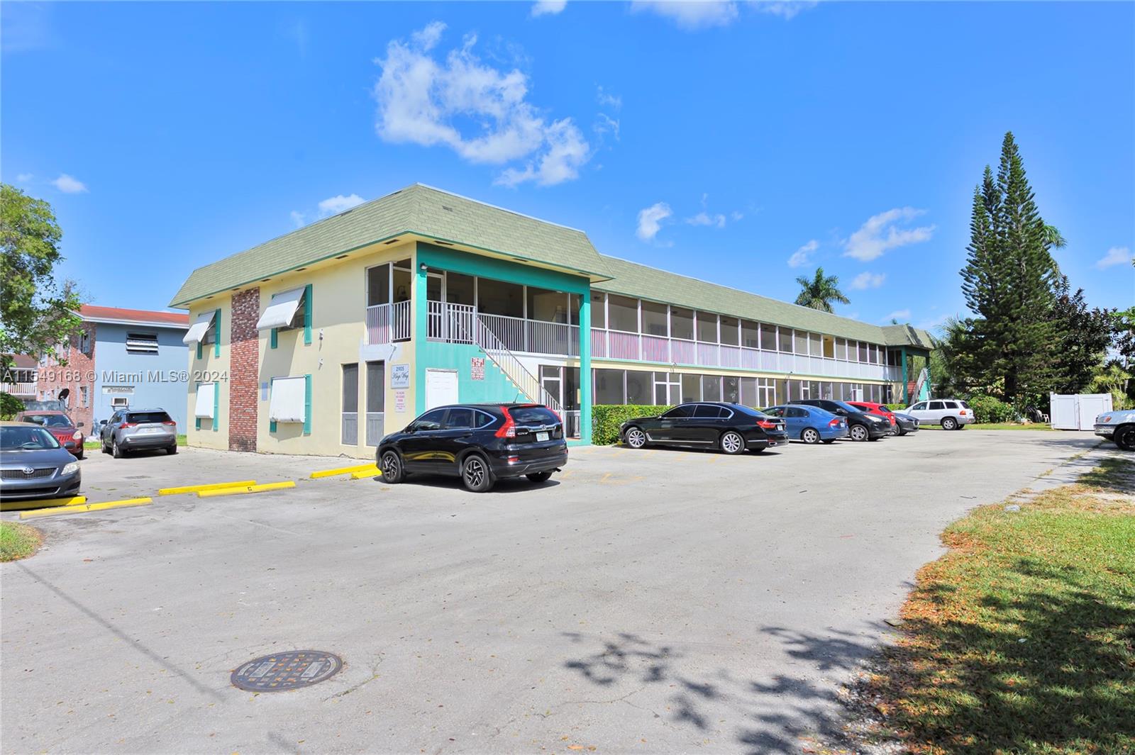 Hollywood Condo Exterior Structure