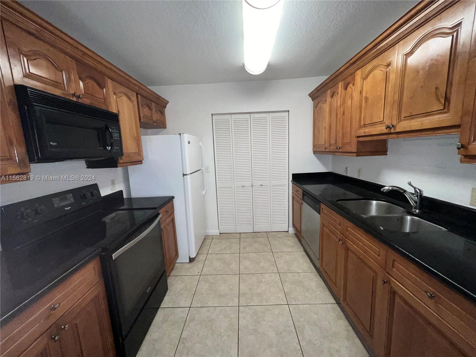3805 NW 76th Way 9, Davie, Florida 33024, 3 Bedrooms Bedrooms, ,2 BathroomsBathrooms,Residentiallease,For Rent,3805 NW 76th Way 9,A11562819