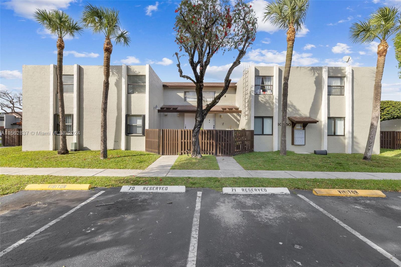 10050 NW 9th St Cir 203, Miami, Florida 33172, 3 Bedrooms Bedrooms, ,2 BathroomsBathrooms,Residentiallease,For Rent,10050 NW 9th St Cir 203,A11562837