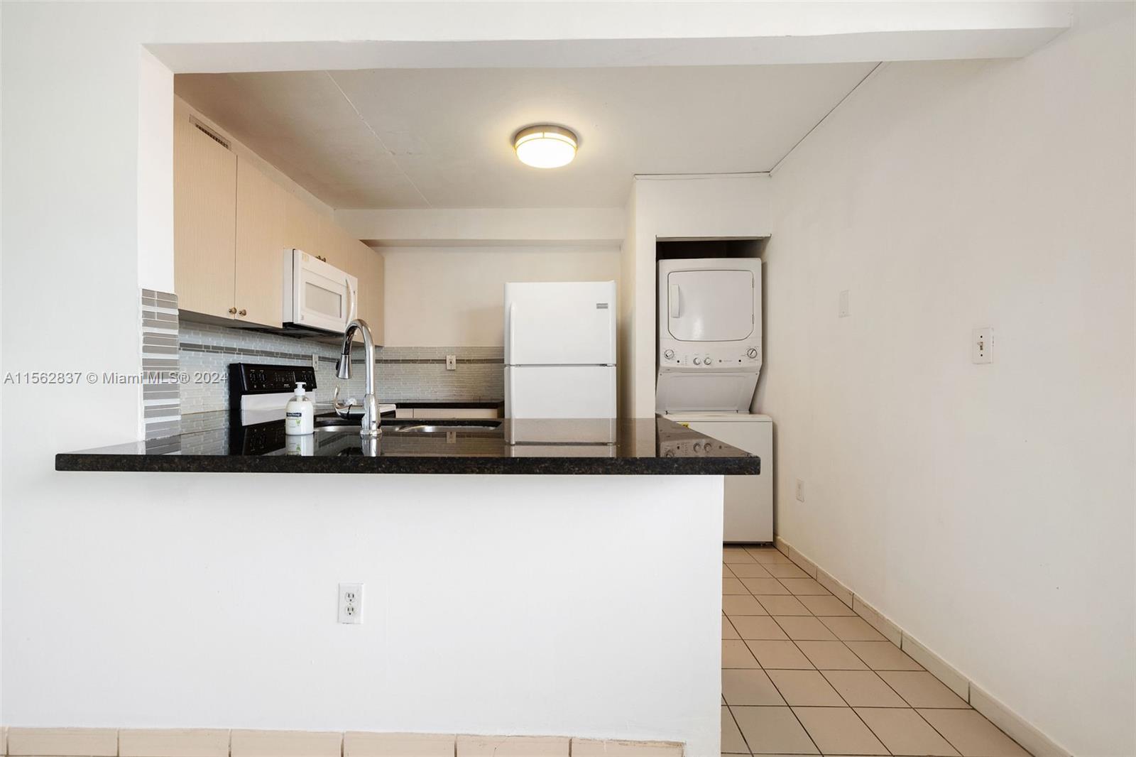 10050 NW 9th St Cir 203, Miami, Florida 33172, 3 Bedrooms Bedrooms, ,2 BathroomsBathrooms,Residentiallease,For Rent,10050 NW 9th St Cir 203,A11562837