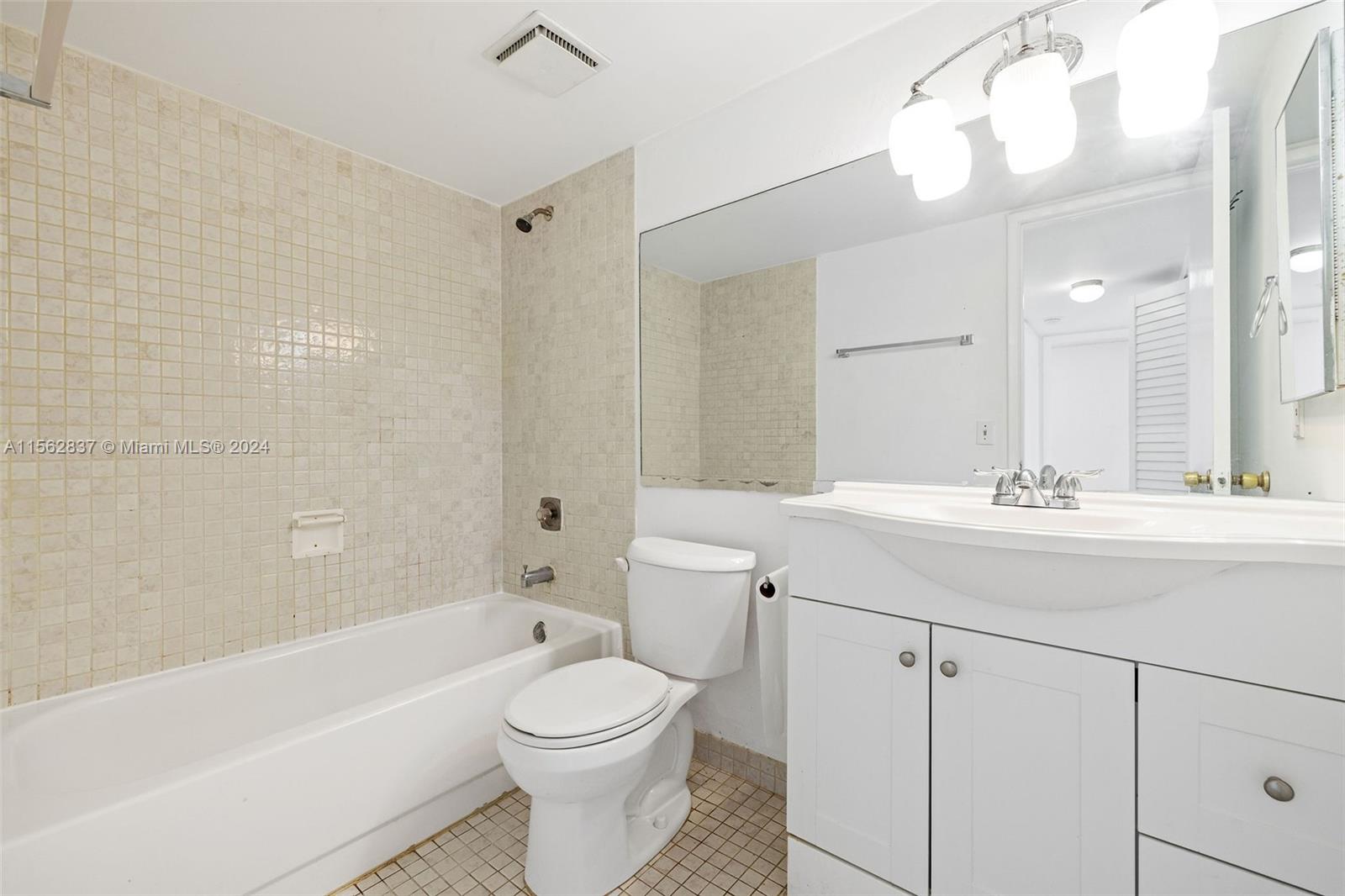 10050 NW 9th St Cir 203, Miami, Florida 33172, 3 Bedrooms Bedrooms, ,2 BathroomsBathrooms,Residentiallease,For Rent,10050 NW 9th St Cir 203,A11562837