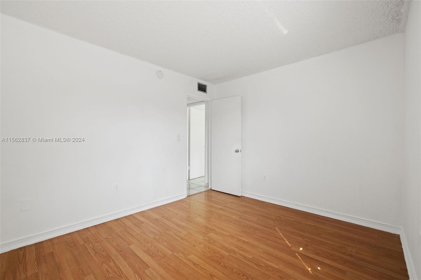 10050 NW 9th St Cir 203, Miami, Florida 33172, 3 Bedrooms Bedrooms, ,2 BathroomsBathrooms,Residentiallease,For Rent,10050 NW 9th St Cir 203,A11562837