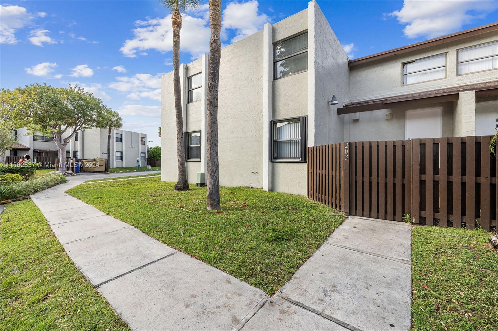 10050 NW 9th St Cir 203, Miami, Florida 33172, 3 Bedrooms Bedrooms, ,2 BathroomsBathrooms,Residentiallease,For Rent,10050 NW 9th St Cir 203,A11562837