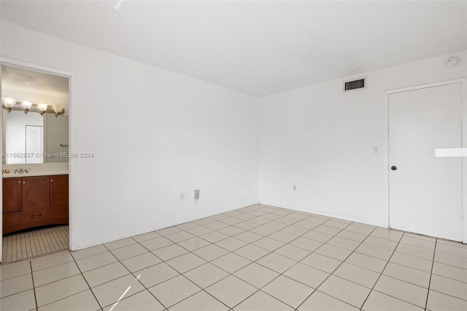 10050 NW 9th St Cir 203, Miami, Florida 33172, 3 Bedrooms Bedrooms, ,2 BathroomsBathrooms,Residentiallease,For Rent,10050 NW 9th St Cir 203,A11562837