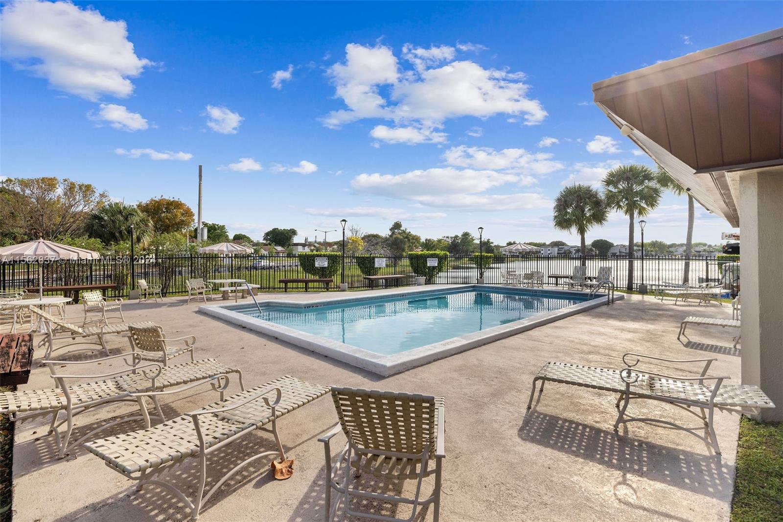 10050 NW 9th St Cir 203, Miami, Florida 33172, 3 Bedrooms Bedrooms, ,2 BathroomsBathrooms,Residentiallease,For Rent,10050 NW 9th St Cir 203,A11562837