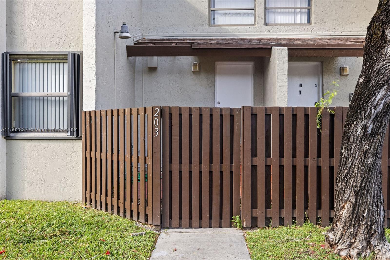 10050 NW 9th St Cir 203, Miami, Florida 33172, 3 Bedrooms Bedrooms, ,2 BathroomsBathrooms,Residentiallease,For Rent,10050 NW 9th St Cir 203,A11562837