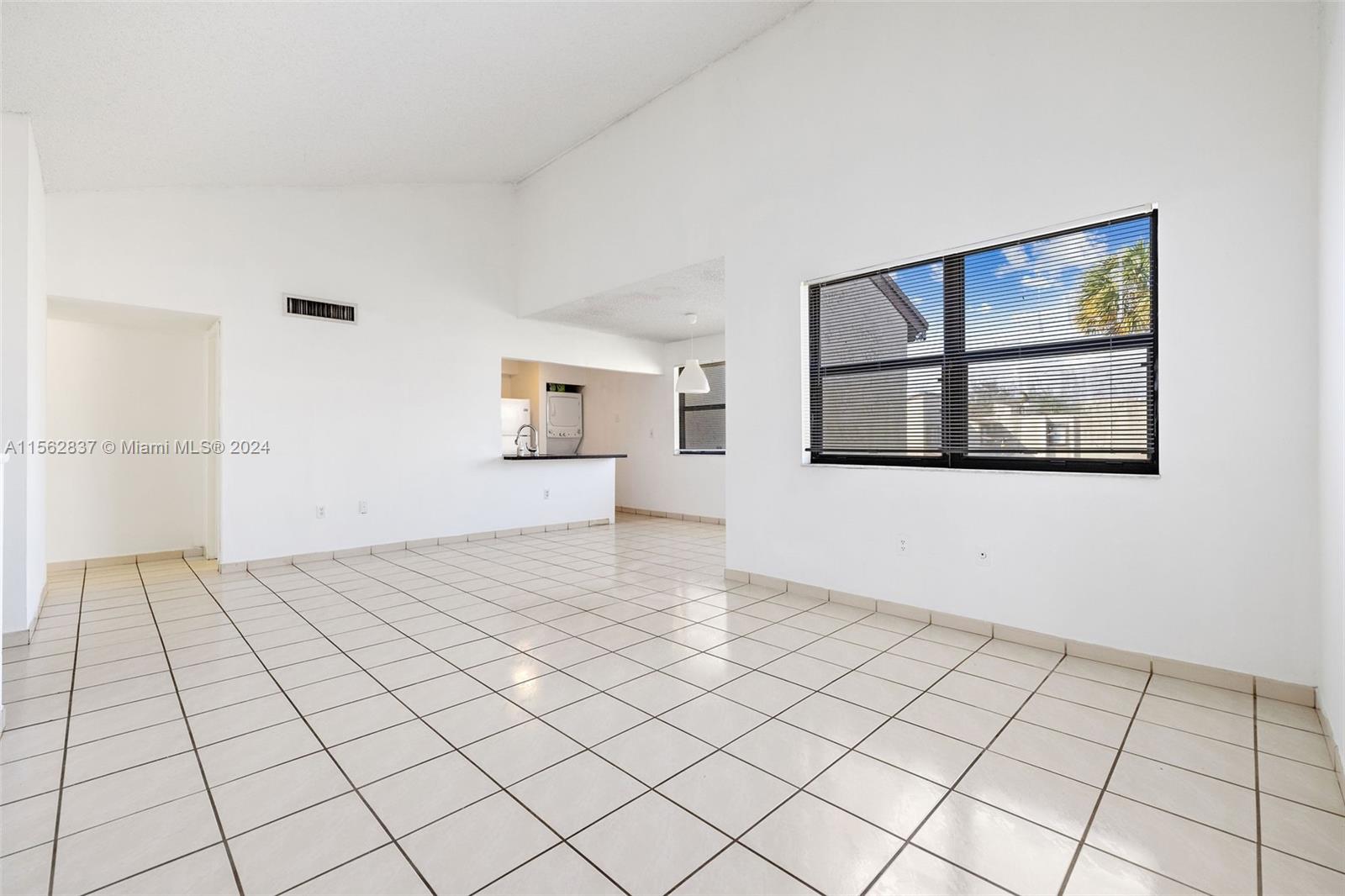 10050 NW 9th St Cir 203, Miami, Florida 33172, 3 Bedrooms Bedrooms, ,2 BathroomsBathrooms,Residentiallease,For Rent,10050 NW 9th St Cir 203,A11562837