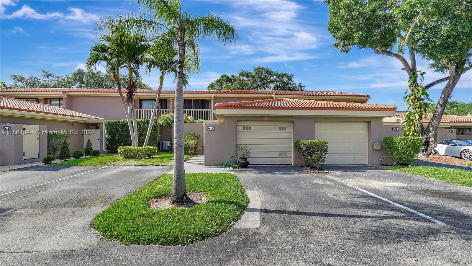 205 Dunwoody Ln 17-85, Hollywood, Florida 33021, 3 Bedrooms Bedrooms, ,2 BathroomsBathrooms,Residentiallease,For Rent,205 Dunwoody Ln 17-85,A11561344