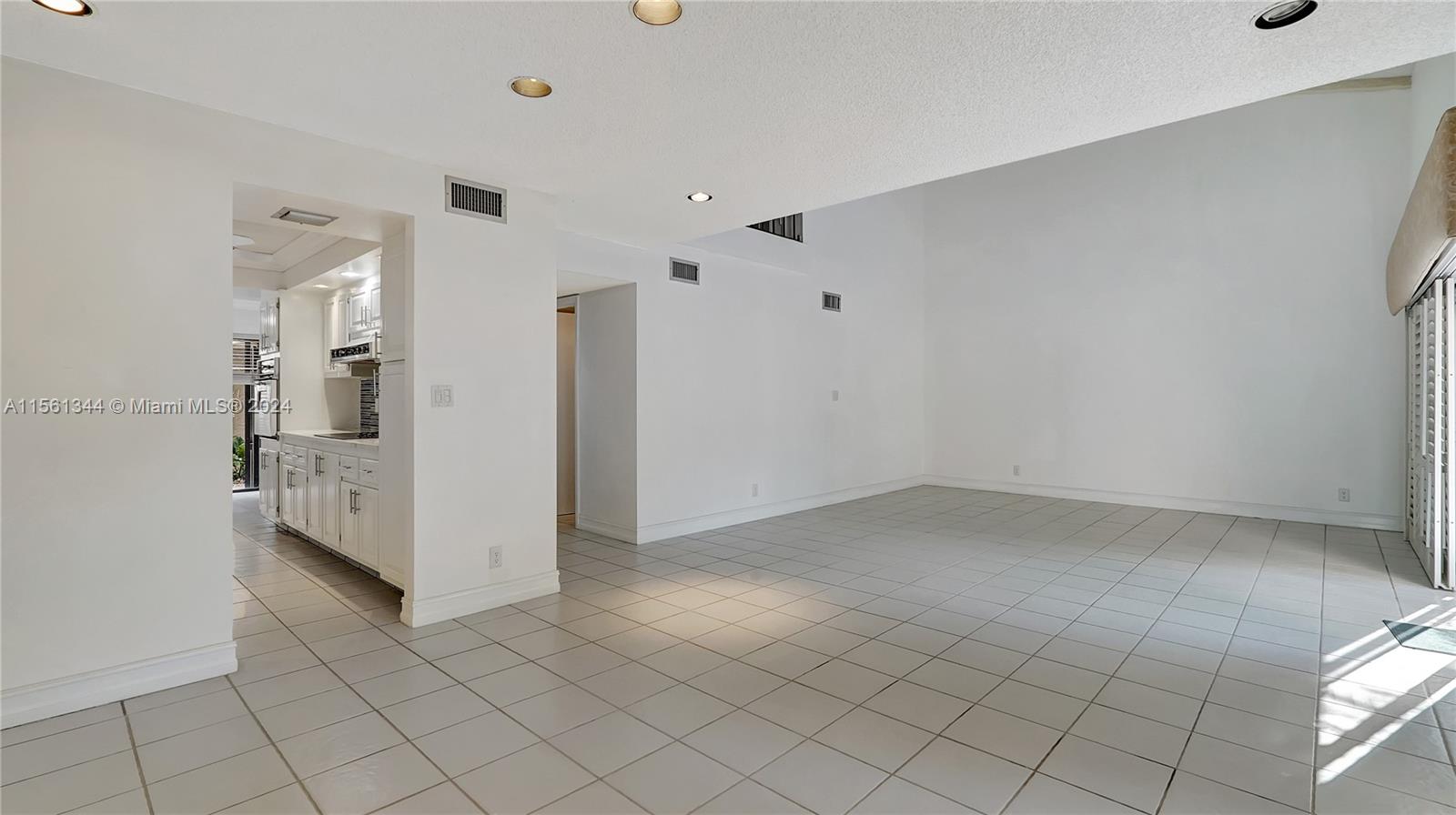 205 Dunwoody Ln 17-85, Hollywood, Florida 33021, 3 Bedrooms Bedrooms, ,2 BathroomsBathrooms,Residentiallease,For Rent,205 Dunwoody Ln 17-85,A11561344