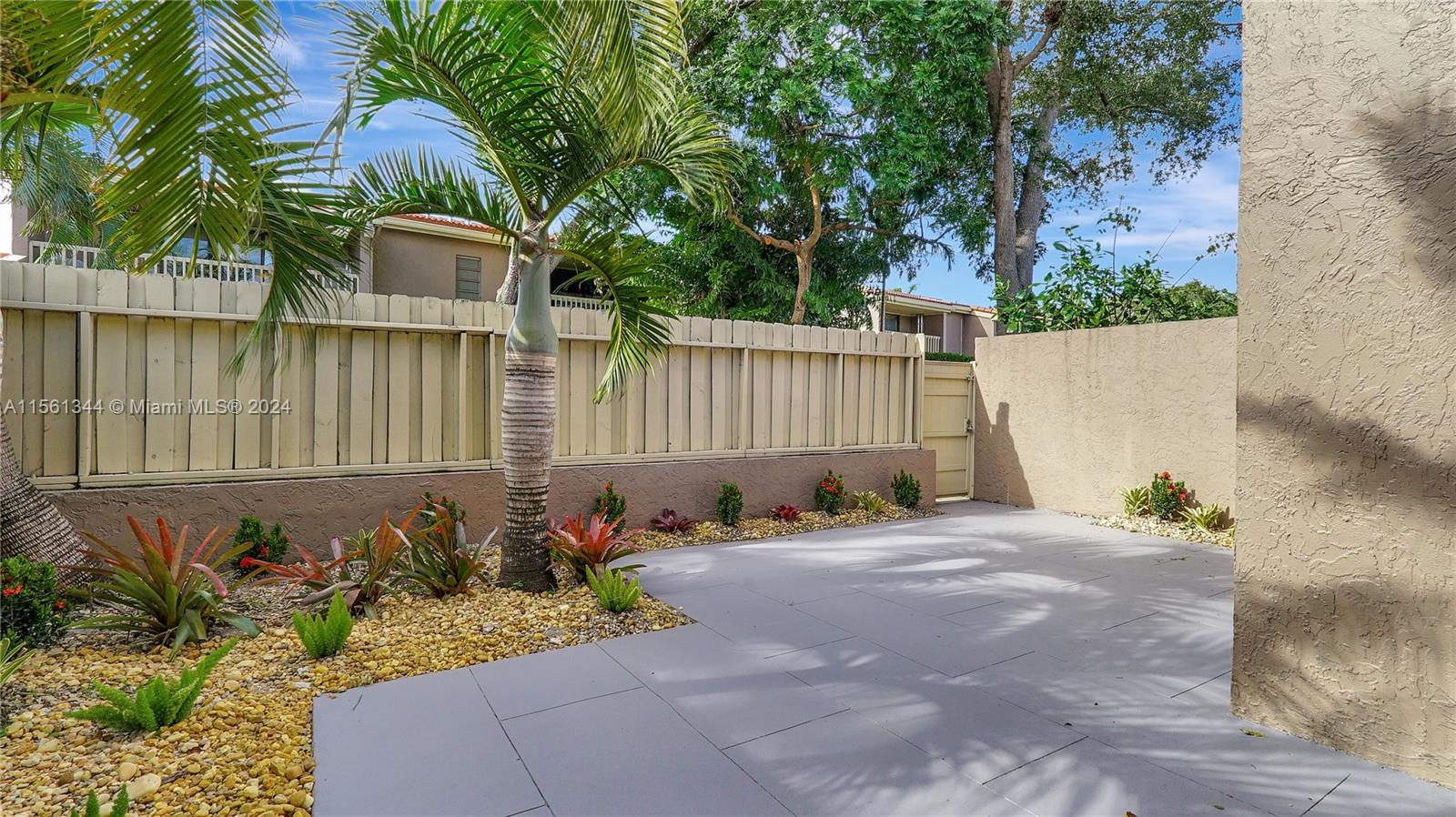 205 Dunwoody Ln 17-85, Hollywood, Florida 33021, 3 Bedrooms Bedrooms, ,2 BathroomsBathrooms,Residentiallease,For Rent,205 Dunwoody Ln 17-85,A11561344